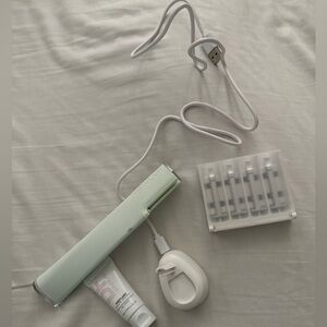 Dermaflash LUXE+ Anti-Aging, Exfoliation + Peach Fuzz Removal Set- Seafoam